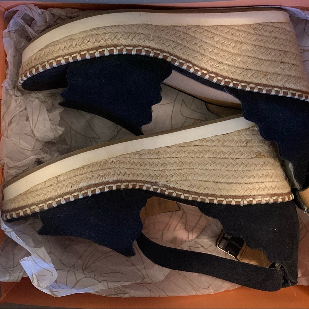 crown vintage wedged sandals